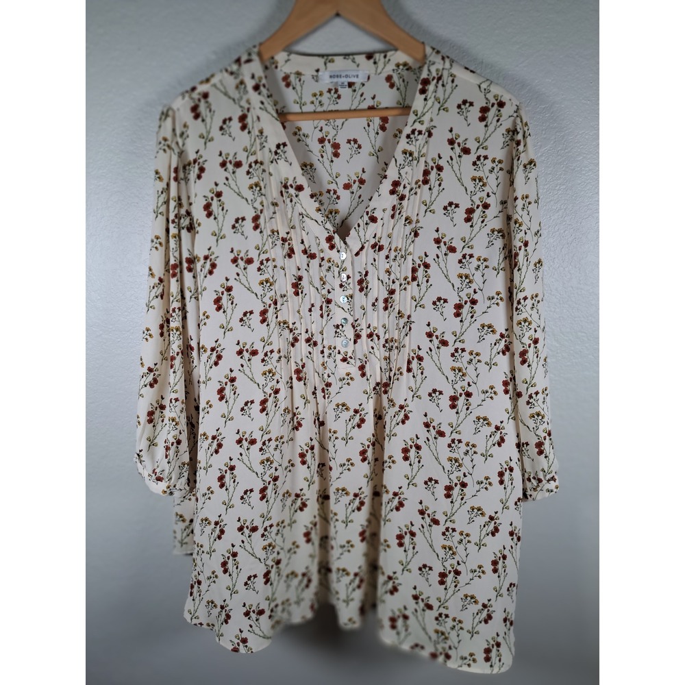 Rose + Olive Floral Pintuck V-Neck Blouse Cream Red 2X Plus Size 3/4 Sleeve